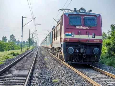 રેલવે ટિકિટ ક્ષમતા વધારીને 2.25 લાખ પ્રતિ મિનિટ કરવાની યોજના, પૂછપરછ કાઉન્ટરો પણ વધશે