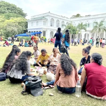 "શ્રીલંકા: શાંતિના દેખાવ પાછળની જટિલ વાસ્તવિકતા"