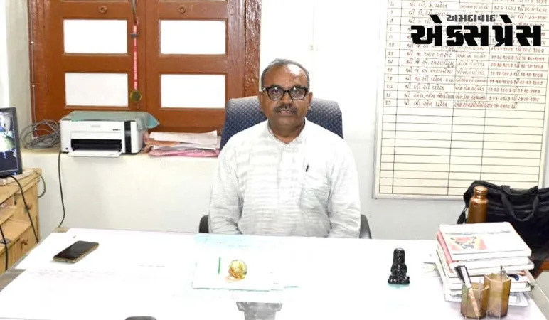 જાણો વડોદરાની શાળાના એવા આચાર્યને જેમણે યોગ વિષયમાં પ્રાપ્ત કરી છે પીએચ.ડી.ની પદવી