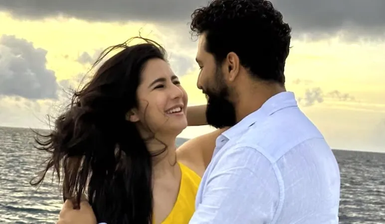 વિકી કૌશલ અને કેટરિના કૈફ તેમની બાલ્કનીમાં રોમેન્ટિક રવિવારનો આનંદ માણતા જોવા મળ્યા