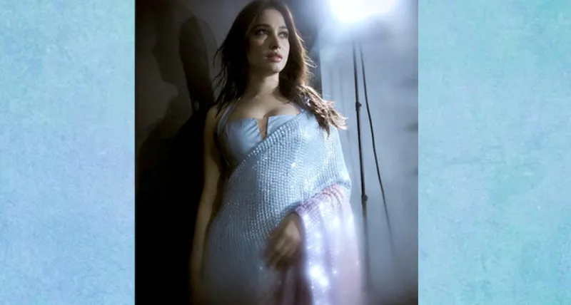 તમન્ના ભાટિયા દિવાળી માટે ગ્લોરી સાડીમાં આકર્ષક લાગી રહી છે