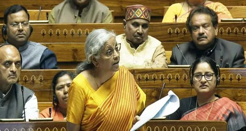 "યુપીએ સરકાર દરમિયાન રાષ્ટ્રીય સુરક્ષા સાથે ચેડા કરવામાં આવ્યા હતા...સંરક્ષણમાં ભ્રષ્ટાચારની સૂચિ વાંચી શકો છો": સીતારામન