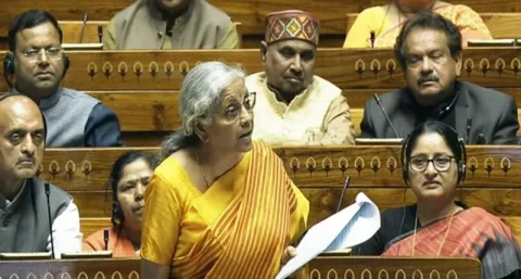 "યુપીએ સરકાર દરમિયાન રાષ્ટ્રીય સુરક્ષા સાથે ચેડા કરવામાં આવ્યા હતા...સંરક્ષણમાં ભ્રષ્ટાચારની સૂચિ વાંચી શકો છો": સીતારામન