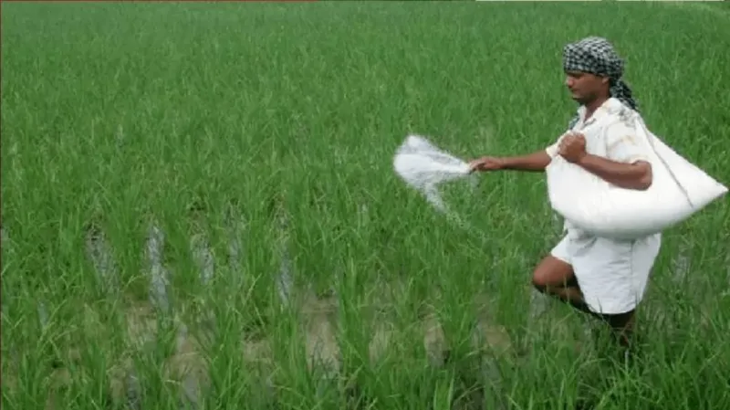 મોદી સરકાર ચૂંટણી પહેલા ખેડૂતો પર મહેરબાન, ખાતર પર 24,420 કરોડની સબસિડી આપશે