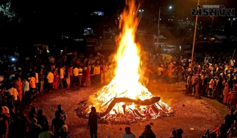 Holi 2024: આ કારણથી હોળી પર બાળવામાં આવે છે ગાયના ગાયના છાણાં, જાણો ખાસ મહત્વ