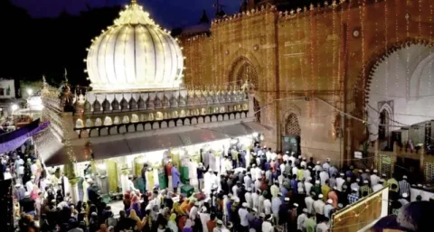 હઝરત નિઝામુદ્દીન ઓલિયા દરગાહ ખાતે રમઝાનના પ્રથમ શુક્રવારે IMFની 'દાવત-એ-ઇફ્તાર' પાર્ટી