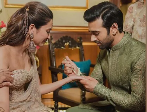 જુઓ  પુલકિત સમ્રાટ, કૃતિ ખરબંદાની મહેંદી તસવીરો