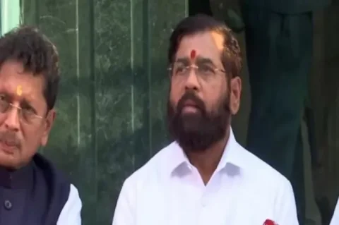 મુંબઈ : મહારાષ્ટ્રના મુખ્યમંત્રીએ શિવસેના કેડર સાથે લોકસભાની સમીક્ષા કરી