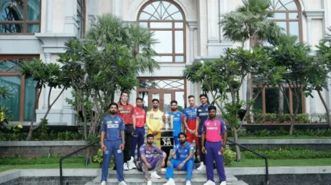 આ ચાર ટીમો IPL 2024ના પ્લેઓફમાં પહોંચશે, સેહવાગ-સ્મિથ સહિત પાંચ દિગ્ગજ ક્રિકેટરોએ કરી મોટી ભવિષ્યવાણી.