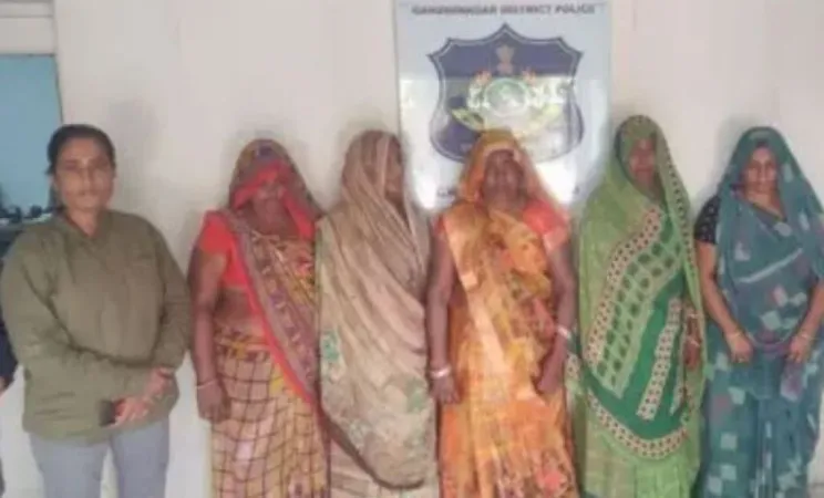 Gandhinagar : એક મહિલા ગેંગ ગાયનની આડમાં લૂંટ કરતી ઝડપાઈ