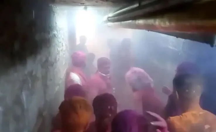 ઉજ્જૈન મહાકાલ મંદિરમાં ભસ્મ આરતી દરમિયાન આગ લાગી, 13 ઘાયલ