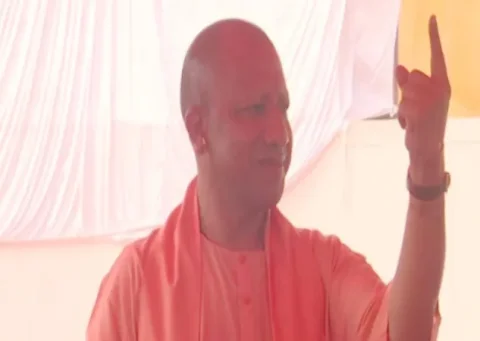  ઉત્તર પ્રદેશ : CM યોગી આદિત્યનાથે ગોરખનાથમાં મતદાન મથક પર પોતાનો મત આપ્યો