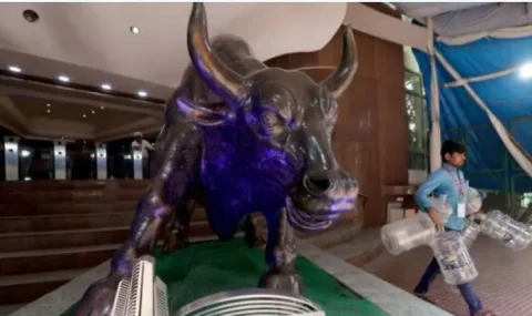 Stock market  : લોકસભા ચૂંટણીના વલણો વચ્ચે શેરબજારમાં કડાકો