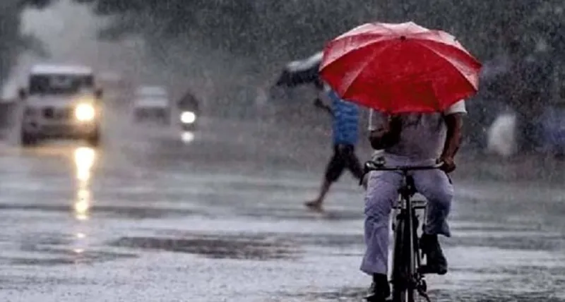 ચોમાસું મહારાષ્ટ્રમાં ત્રાટકે છે તેમ IMDએ રેડ એલર્ટ જારી કર્યું: ભારે વરસાદના ભય વચ્ચે સાવચેતી રાખવાની વિનંતી
