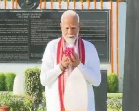 Narendra Modi : ત્રીજા કાર્યકાળના શપથ સમારોહ પહેલા મોદીએ વાજપેયીને શ્રદ્ધાંજલિ અર્પણ કરી