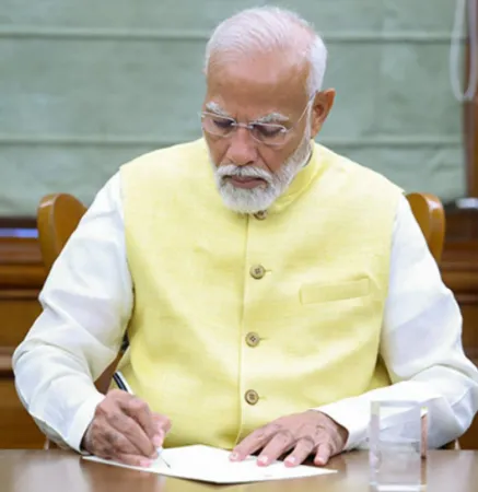 મોદીએ PM તરીકે ત્રીજા કાર્યકાળના પ્રથમ દિવસે કિસાન કલ્યાણ ફાઇલ પર હસ્તાક્ષર કર્યા
