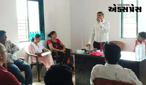 પોઈચા ગામે ચોમાસાની પૂર્વ તૈયારીના ભાગરૂપે લોકજાગૃતિ કાર્યક્રમ યોજાયો