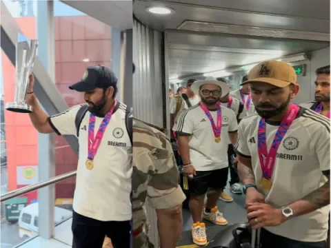 T20 વર્લ્ડ કપ વિજેતા ભારતીય ક્રિકેટ ટીમ  દિલ્હી પહોંચી