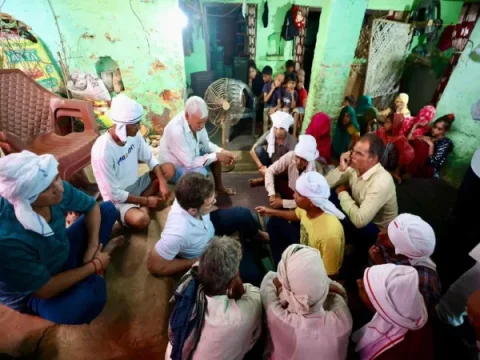Hathras Stampede : રાહુલ ગાંધી હાથરસ  દુર્ઘટના પીડિતોના પરિવારોને મળ્યા, સમર્થનની ખાતરી આપી