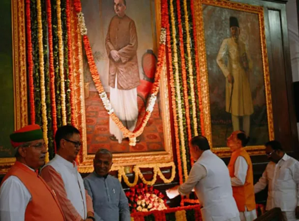 Delhi : સદનના સેન્ટ્રલ હોલમાં શ્યામા પ્રસાદ મુખર્જીને જન્મજયંતિ પર શ્રદ્ધાંજલિ