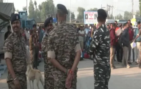 J-K: યાત્રિકોની તાજી ટુકડી સુરક્ષાના કડક પગલાં સાથે અમરનાથ તીર્થ માટે રવાના