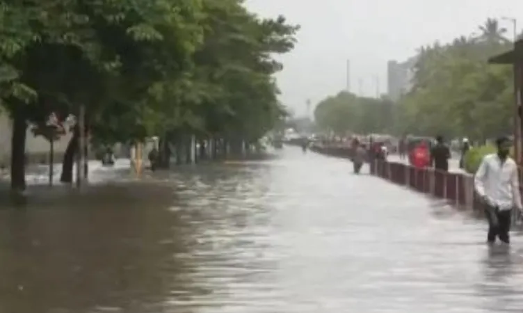 ગુજરાતમાં ભારે વરસાદઃ પૂરમાં 61 લોકોના મોત, બચાવ કામગીરી ચાલુ