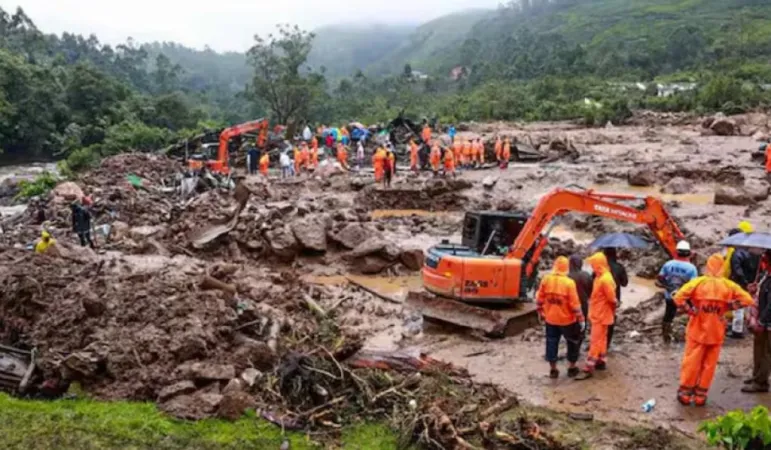 Wayanad Landslide: કેરળના વાયનાડમાં ભારે ભૂસ્ખલન, 100થી વધુ લોકો દટાયા 