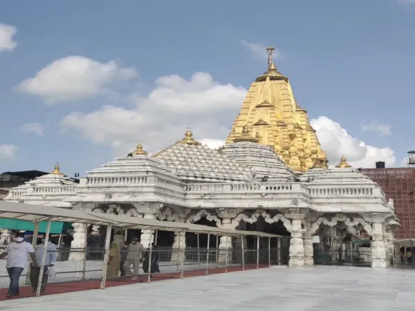 આજે  અંબાજીમાં વેપારીઓએ સફળ બંધ પાળ્યો 