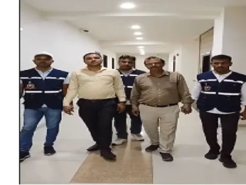 AMCના મદદનીશ TDO હર્ષદ ભોજકની રૂ. 20 લાખની લાંચ લેતા ધરપકડ 