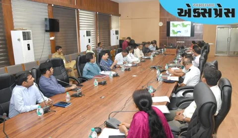 અધિક કલેકટર, SEOC ના અધ્યક્ષ સ્થાને વેધર વોચ ગૃપની બેઠક યોજાઇ
