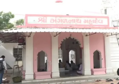 વડોદરામાં જમીન કૌભાંડનો પર્દાફાશ, મહાદેવ મંદિરની જમીન 100 કરોડમાં વેચાઈ