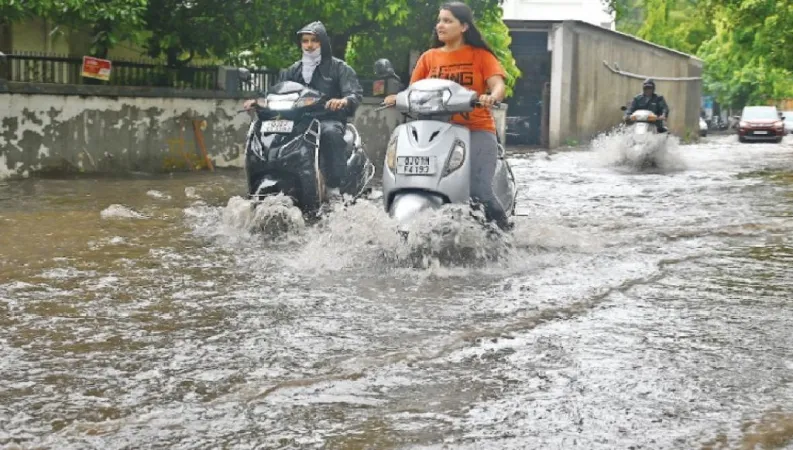 અમદાવાદમાં ભારે વરસાદને કારણે શાળાઓમાં રજા જાહેર કરાઈ