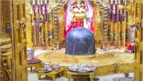 શ્રાવણ મહિનાના અંતિમ સોમવારે સોમનાથ મંદિર હરહર મહાદેવના નાદથી ગૂંજી ઉઠ્યું 