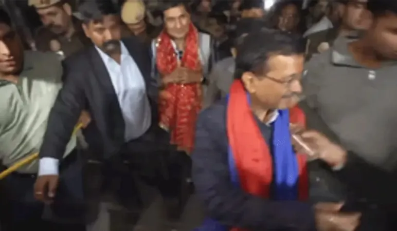 Arvind Kejriwal: ગ્રેટર કૈલાશમાં અરવિંદ કેજરીવાલ પર હુમલો! સુરક્ષામાં મોટી ભૂલ