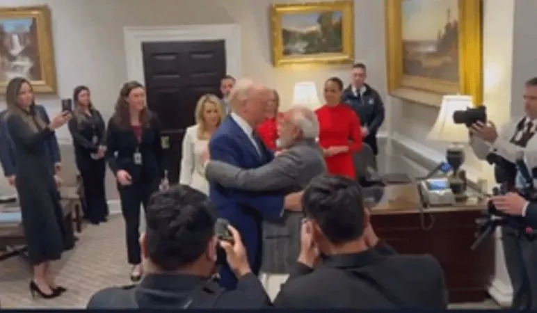 જૂના મિત્રોએ એકબીજાને ગળે લગાવ્યા, મુલાકાત દરમિયાન ટ્રમ્પે પીએમ મોદીને કહ્યું, 'અમે તમને ખૂબ યાદ કર્યા'