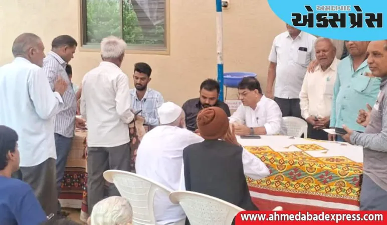 ધારાસભ્ય મહેશભાઈ કસવાલાની ઉપસ્થિતિમાં સાવરકુંડલામાં આયુષ્માન વયવંદના કાર્ડનું વિતરણ