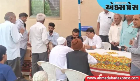 ધારાસભ્ય મહેશભાઈ કસવાલાની ઉપસ્થિતિમાં સાવરકુંડલામાં આયુષ્માન વયવંદના કાર્ડનું વિતરણ