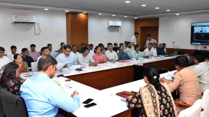 મહીસાગરમાં હર ઘર તિરંગા અભિયાન: લુણાવાડામાં જાગૃતિ ફેલાવવા બેઠક યોજાઈ