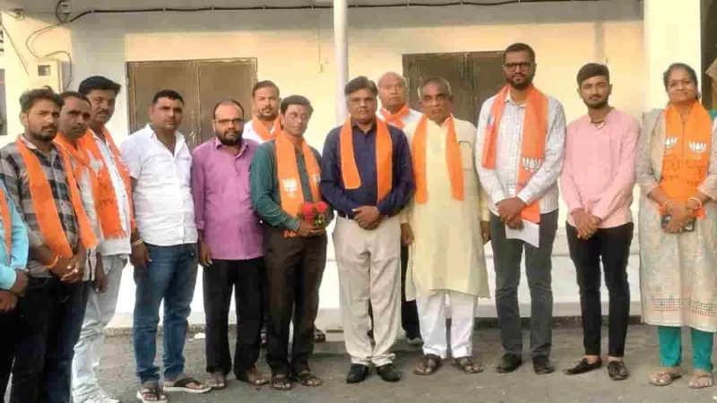 ગળતેશ્વર ભાજપ દ્વારા એચએમટીના નવનિયુક્ત ડિરેક્ટર દીનેશભાઈ દાતણીયાનું ભવ્ય સન્માન