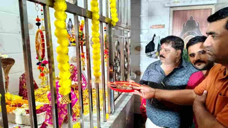 શ્રાવણ 2025: નખત્રાણા નીલકંઠ મહાદેવ મંદિરમાં મહાઆરતીનો ભવ્ય કાર્યક્રમ યોજાયો 