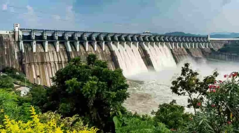 સરદાર સરોવર ડેમ: 95,000 ક્યુસેક પાણી છોડાયું, નર્મદા નદીના કાંઠે 27 ગામોને એલર્ટ