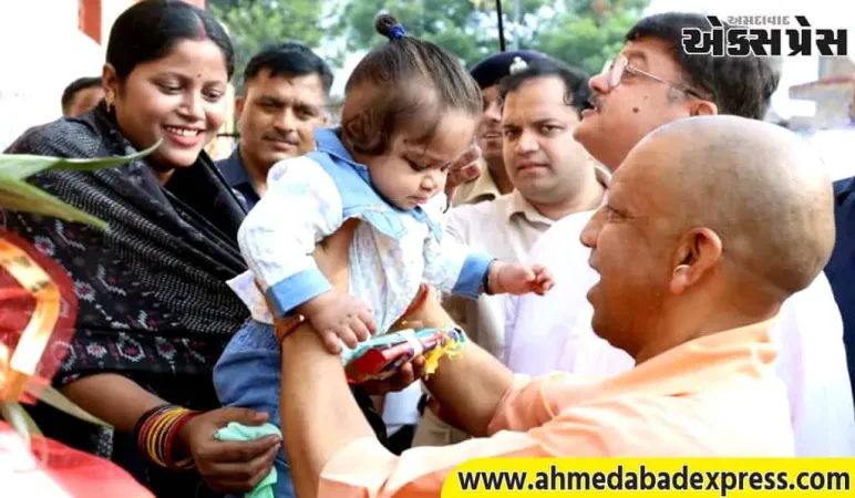 દિવાળી પર, મુખ્યમંત્રી યોગીએ ભગવાન રામ લલ્લાને શ્રદ્ધાંજલિ આપી અને બાળકોને ખોળામાં રાખીને ચોકલેટ આપી