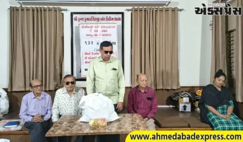 અન્નપૂર્ણા સહાય યોજના હેઠળ બાવન પ્રજ્ઞાચક્ષુ પરિવારોને અનાજકીટનું વિતરણ