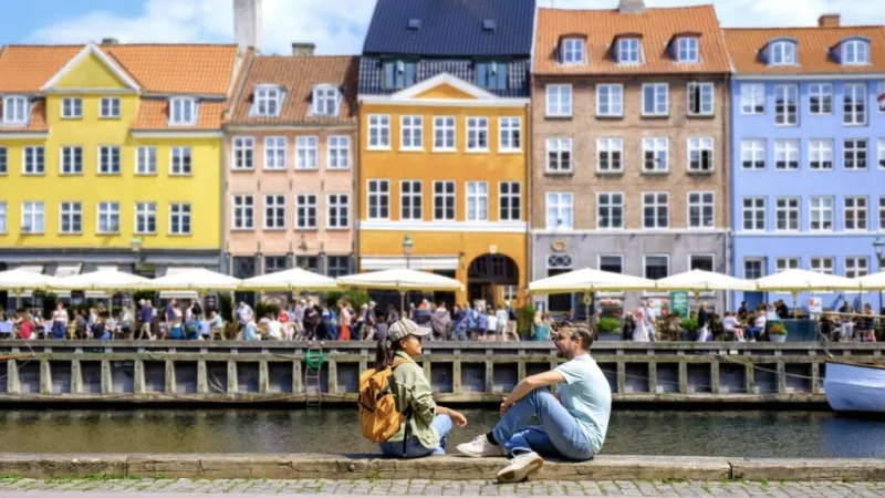 જાણો દુનિયાનું સૌથી અનોખું શહેર: જ્યાં લોકો થીજી ગયેલા પાણીમાં નહાય છે અને સાયકલ પર ફરે છે!