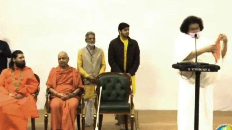 જુઓ: દિલ્હીના ભારત મંડપમમાં મોરારિબાપુની સનાતન ગુંજ, ગોવિંદગીરી મહારાજે કહ્યું- 'રામ મંદિર નહીં, રાષ્ટ્ર નિર્માણનો પાયો છે!'