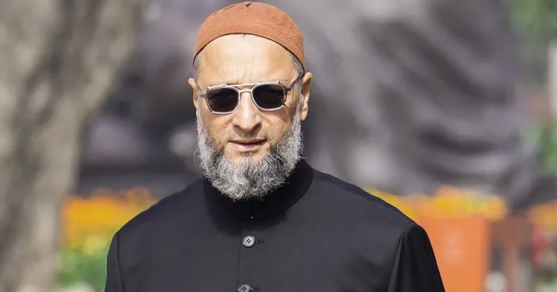 ઓવૈસીની ગર્જના: ‘ચંદ્ર પર ઘર બનાવવાની વાતો કરો છો પણ રિક્ષાવાળાને એક રૂપિયો આપતા જીવ ચાલે છે?’, હિમંતા સરમા પર આકરા પ્રહારો