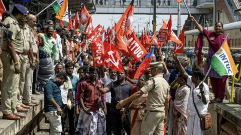 દેશવ્યાપી હડતાળ અસર: ગુજરાતમાં સામાન્ય જીવન ચાલુ