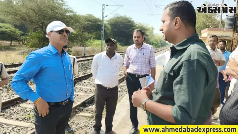 મંડલ રેલ પ્રબંધક રાજુ ભડકે દ્વારા કપડવંજ અને મોડાસા સ્ટેશનોનું નિરીક્ષણ