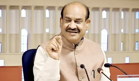 લોકસભા સ્પીકર ઓમ બિરલાને હટાવવાના પ્રસ્તાવ પર સંસદમાં હોબાળો