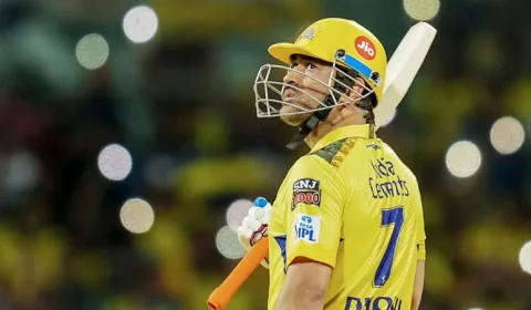 ચેતેશ્વર પુજારાની સલાહ: ધોનીએ ઉપર બેટિંગ કરવી જોઈએ